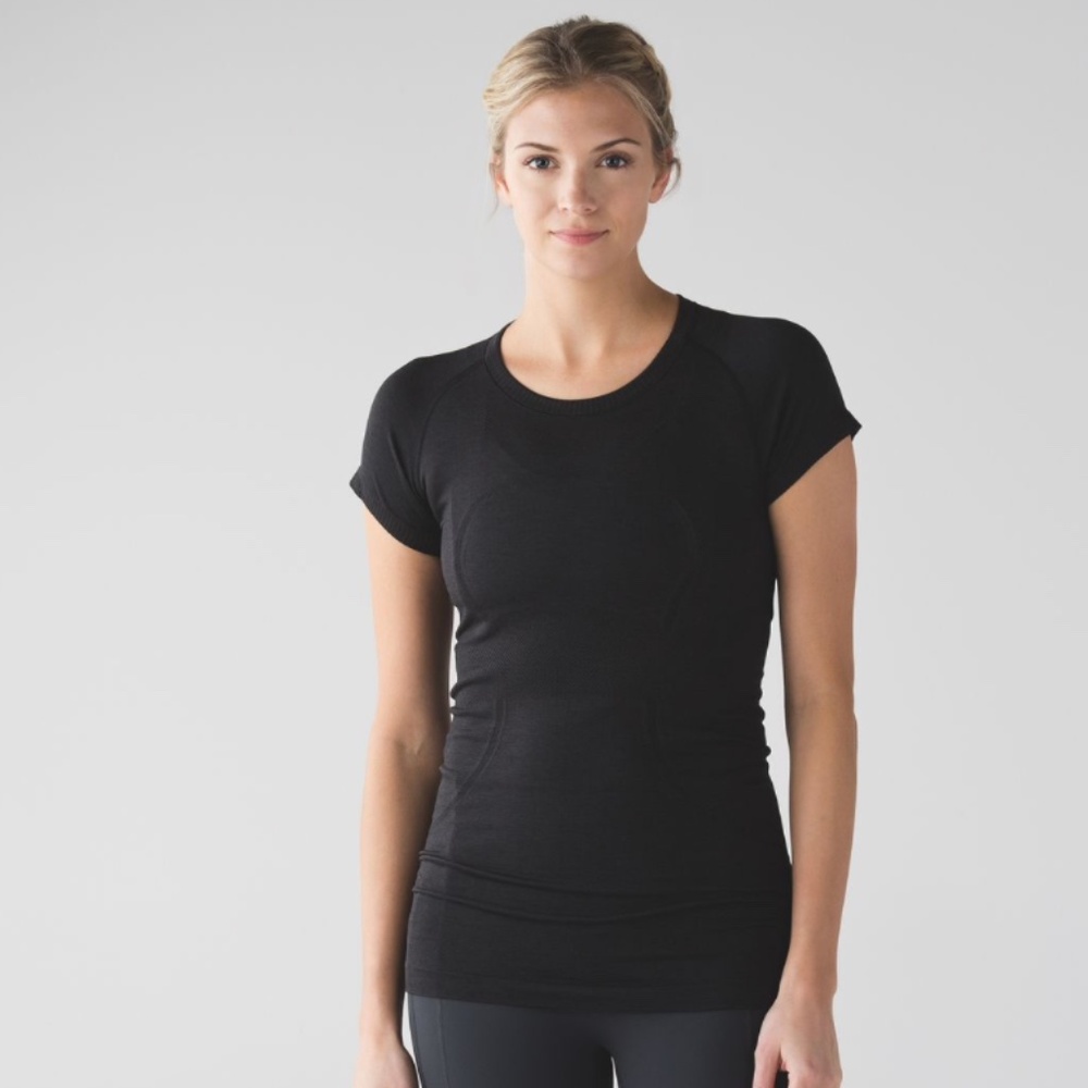 Lululemon Swiftly Tech Short Sleeve Crew in Size 10